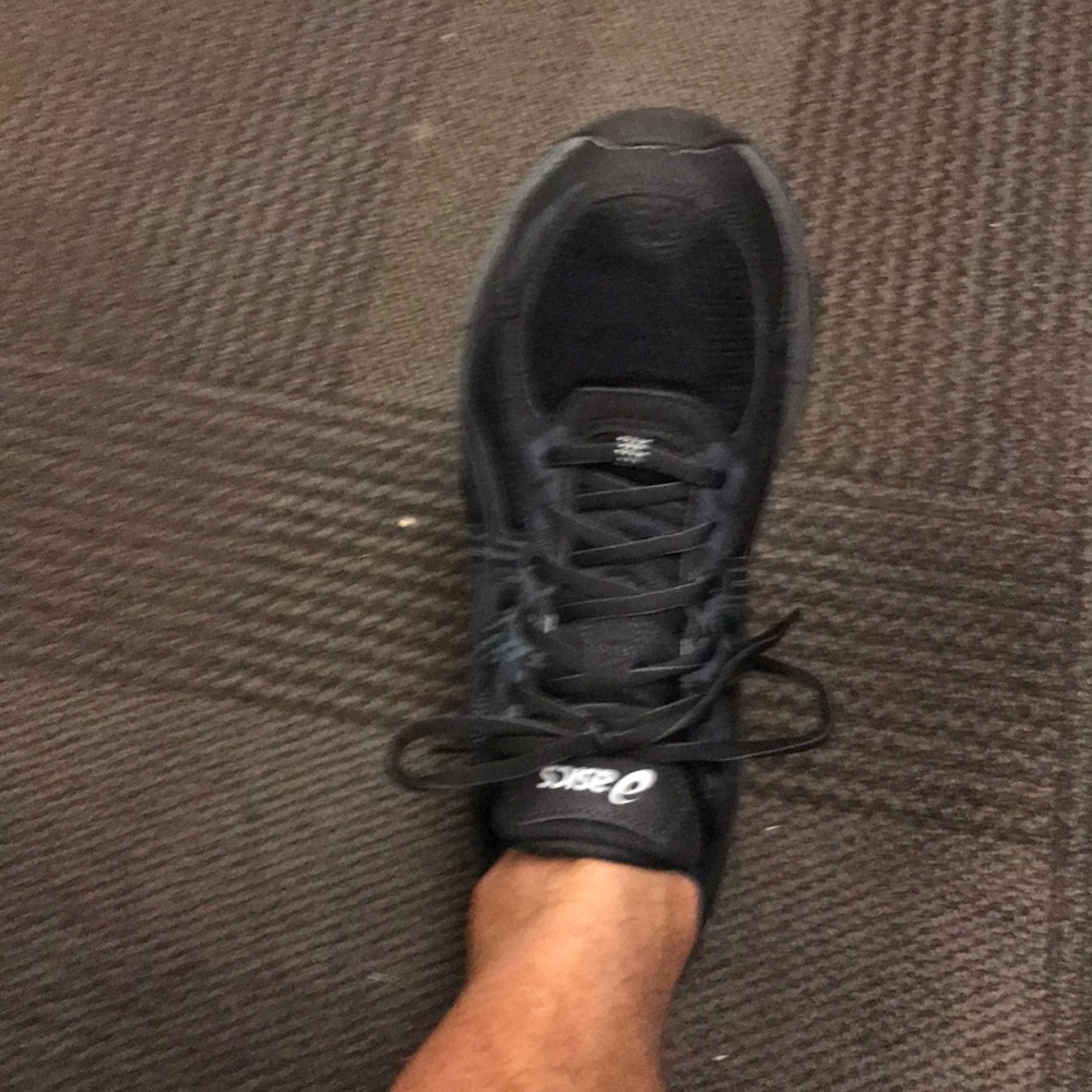 ASICS Gel Venture 6;  11.5 men’s.